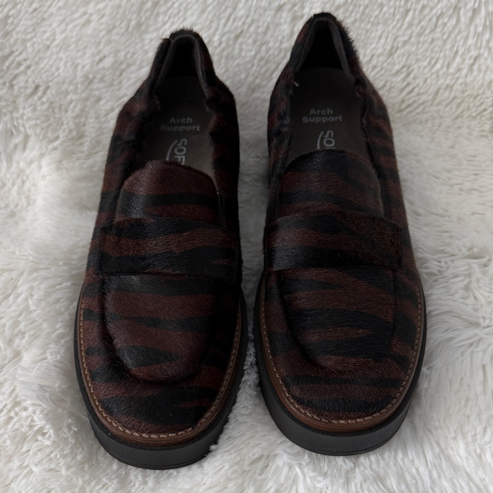 Elegant Women's Brown and Black Loafers